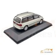 SALVAT  VOLKSWAGEN SHARAN 2001 1/43 - Image 2